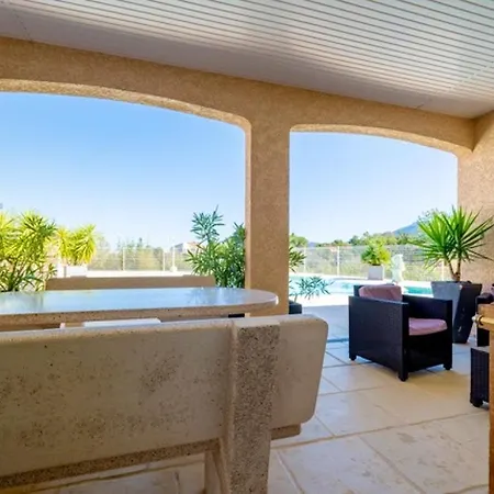Maison Conviviale A Montesquieu-des-alberes Avec Piscine Partagee *