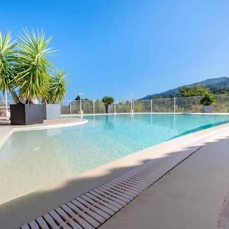 Maison Conviviale A Montesquieu-des-alberes Avec Piscine Partagee *
