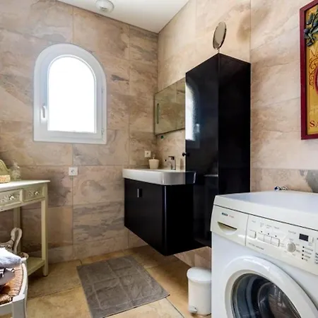 Holiday home Maison Conviviale A Montesquieu-des-alberes Avec Piscine Partagee